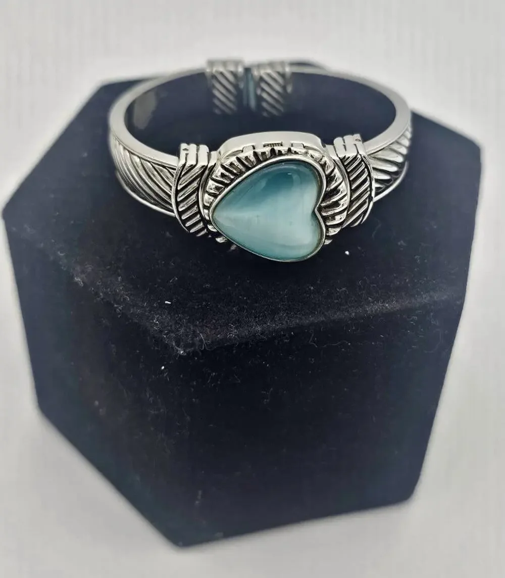 Japan Movement Quartz Watch Silver Tone Bracelet With Blue Accent